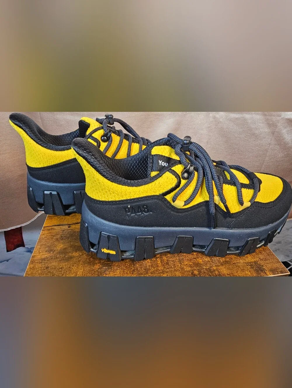 P448 Jackson Vibram Sneakers Yellow Black Chunky Trail Shoes NWT Case